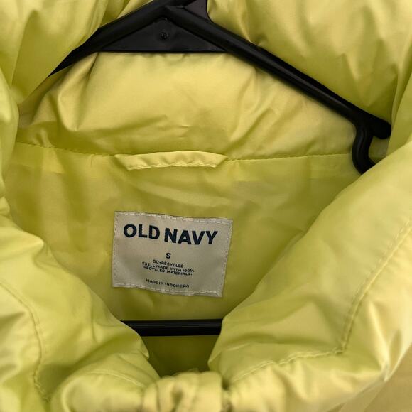 Old Navy Puffer Vest Womens Size Small Citrine Yellow Pockets Outdoor Cabin NWOT - Picture 3 of 8